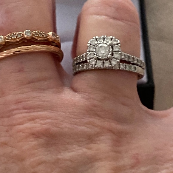 Beautiful Halo Diamond Wedding SET - Picture 4 of 13